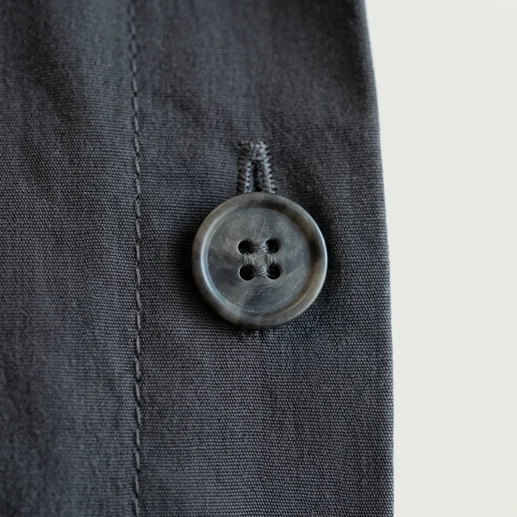 AI로 생성한 셔츠 상세컷 이미지